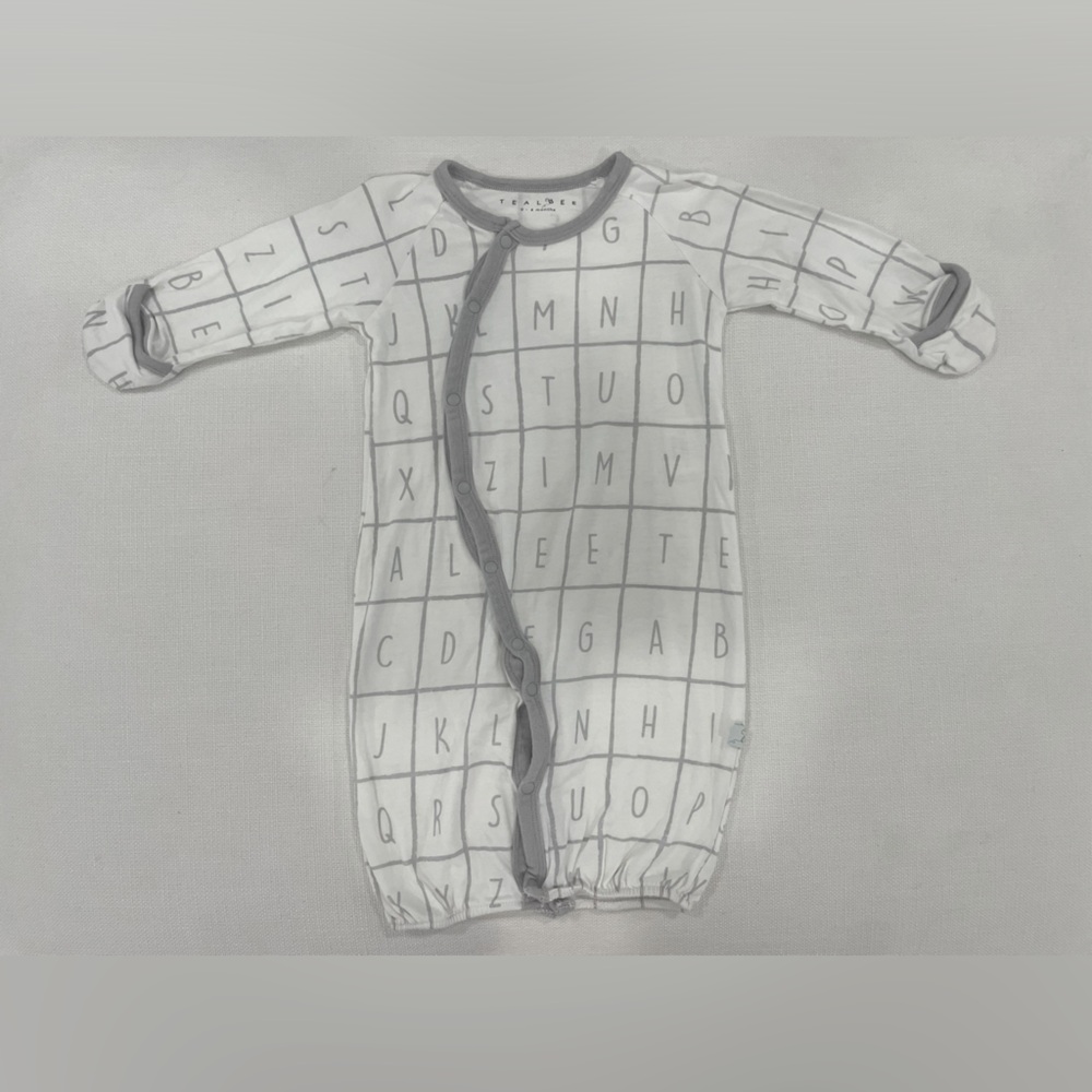 👶🏻 ABC printed baby pajamas or gown by Teal Bee in size 0-6 Months! So soft!